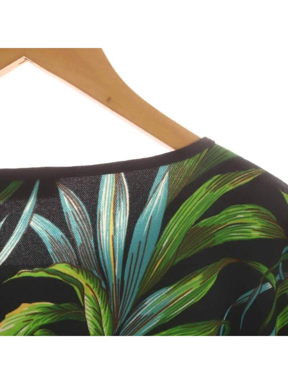 Gucci T-Shirt Short Sleeve Black Green Lion Print Botanical Pattern - Picture 3 of 6